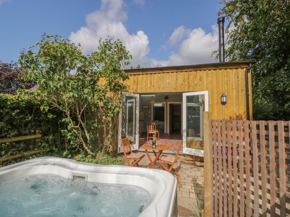 Villa Hen House View Rugeley Exterior foto